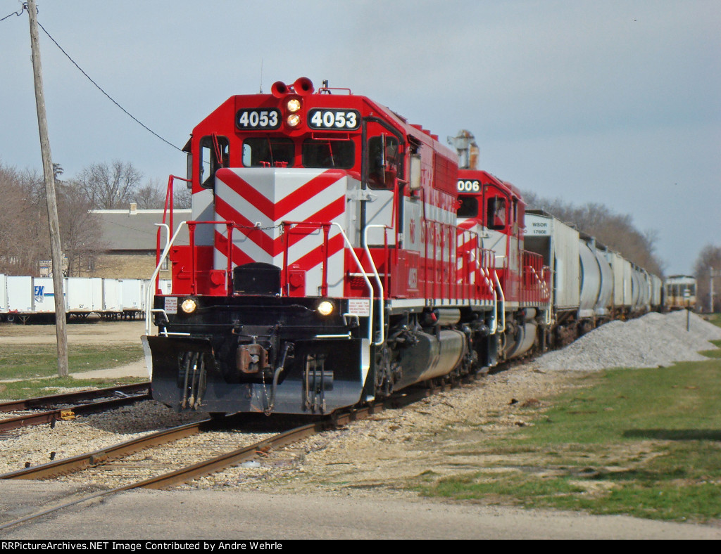 WSOR 4053 approaching South Street